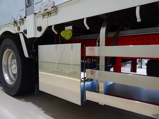 プロフィア 13.5t 4軸 アルミブロック 平ボデー 総輪エアサス 410ps