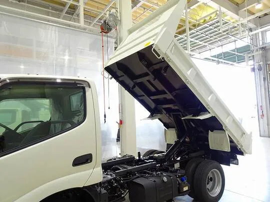 デュトロ 2t 4WD FJL 強化ダンプ 未使用車