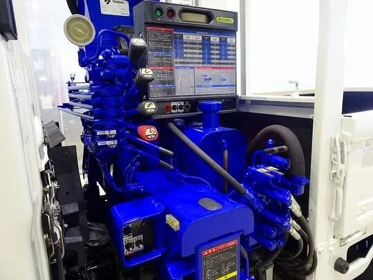 エルフ 2t FFL 標準セミロング タダノ4段クレーン付